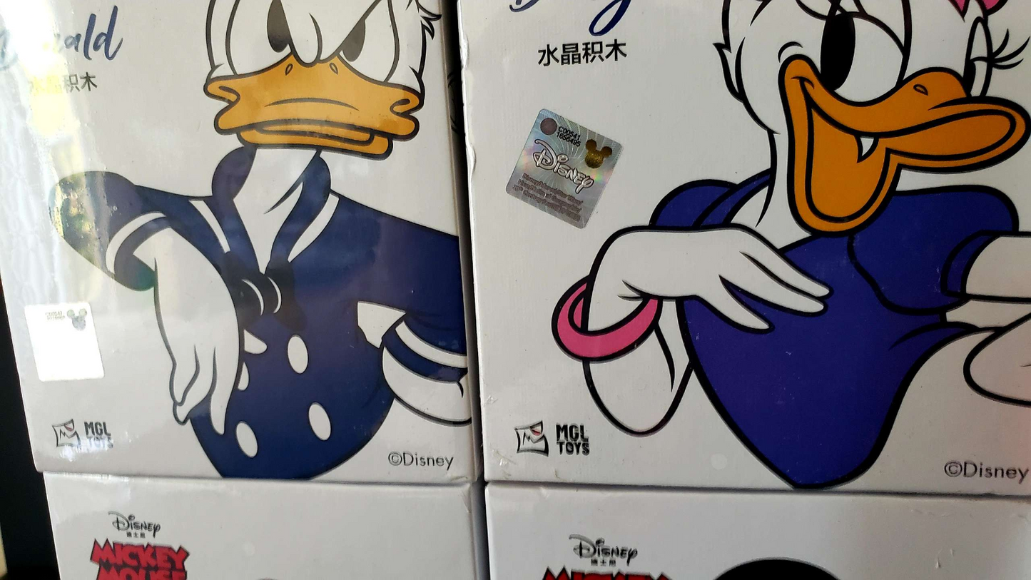 β
Official Disney Mickey & Friends RARE Crystal Resin Builder Set Collection NEW
